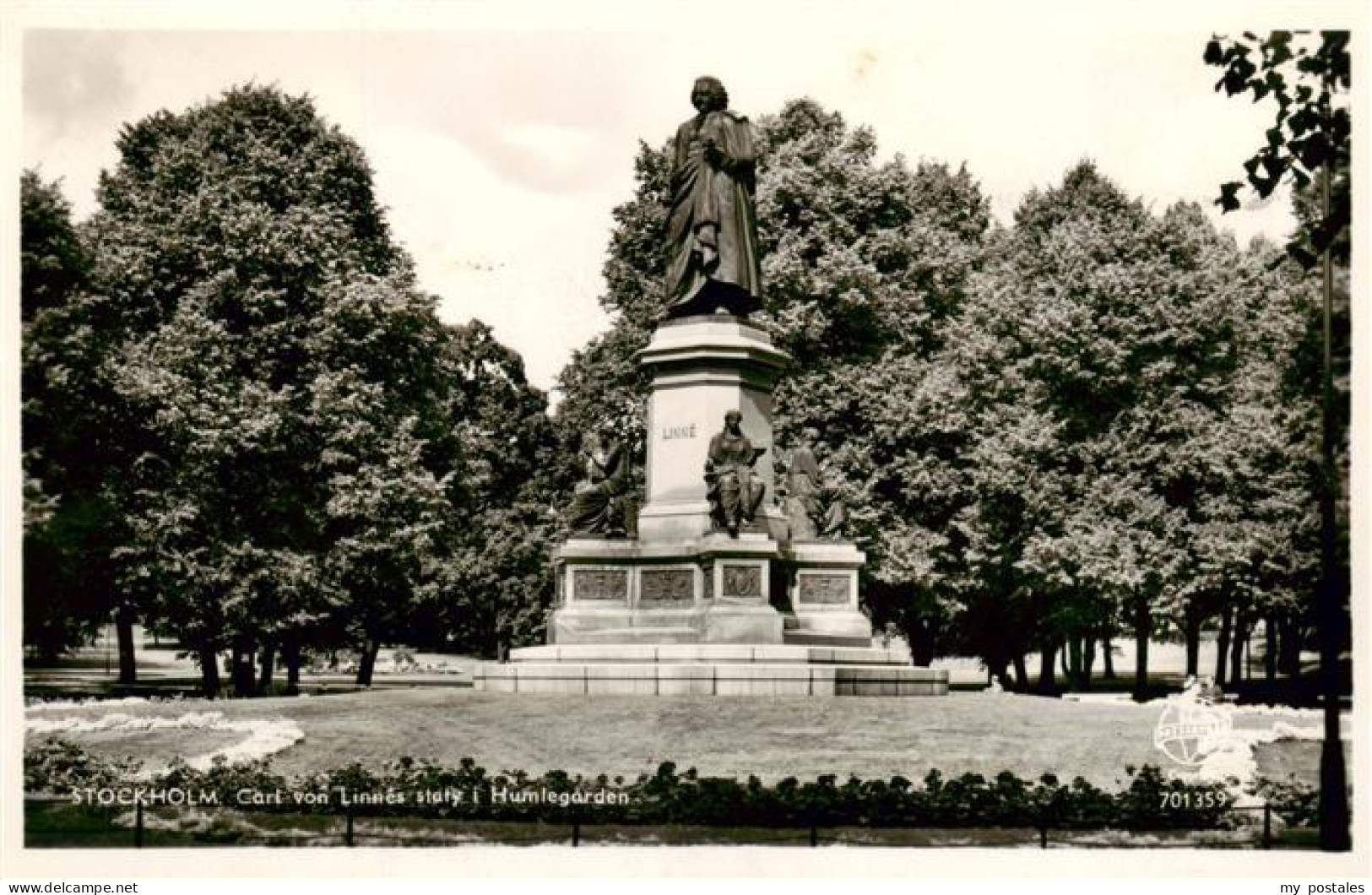 73898179 Stockholm Carl Von Linnes Staty I Humlegarden Stockholm - Suède