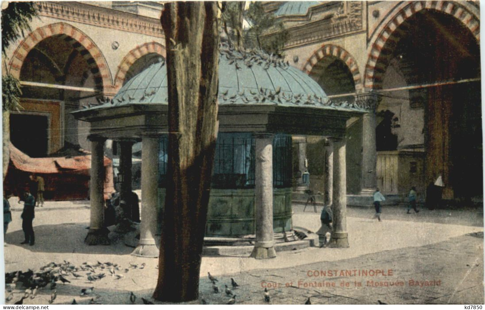 Constantinople - Cour Et Fontaine - Turquie