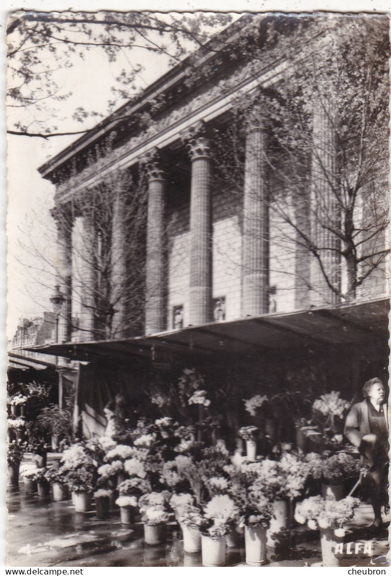 75. PARIS. CPA . LE MARCHE AUX FLEURS PLACE DE LA MADELEINE . ANNEE 1963 + TEXTE - Petits Métiers à Paris