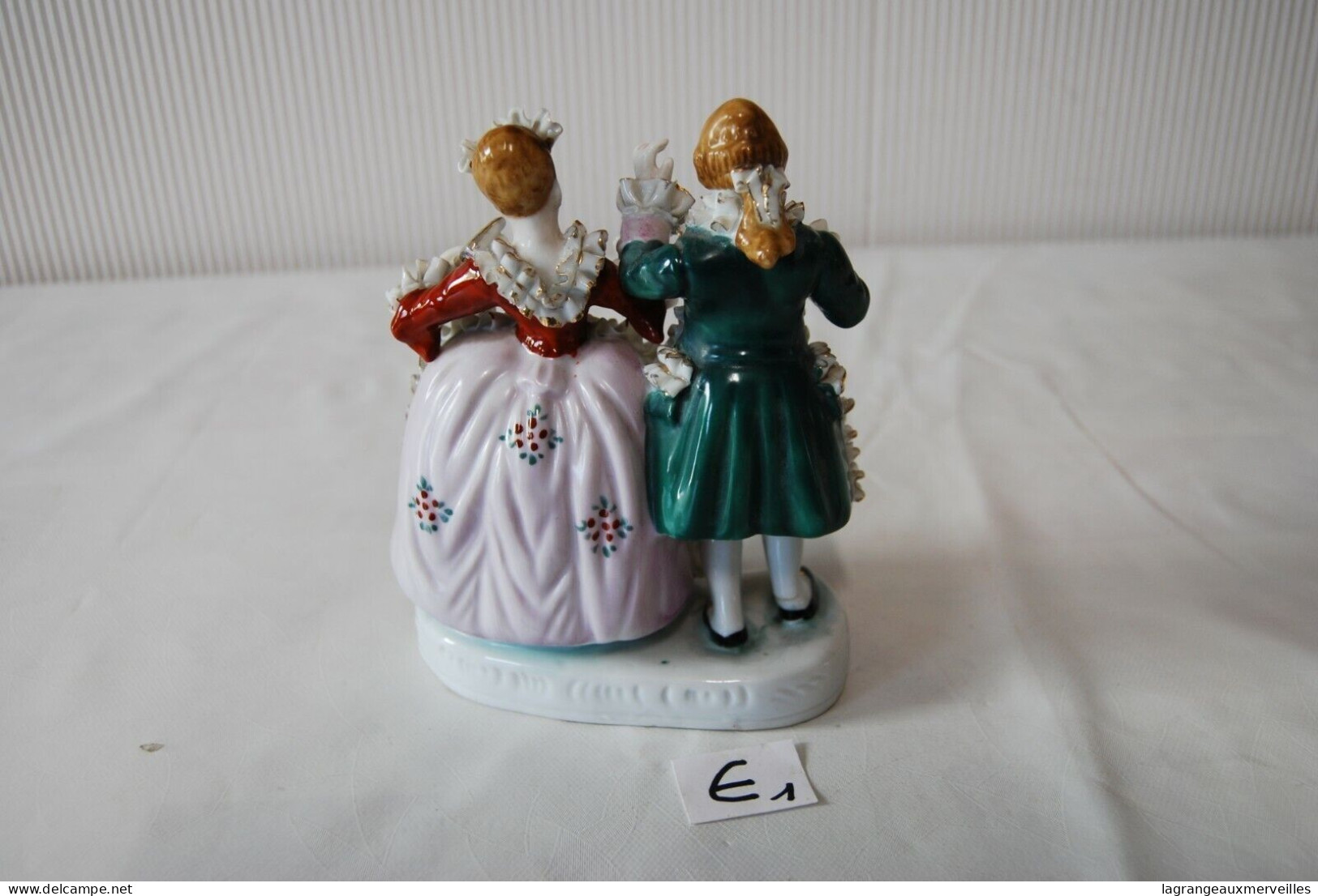 E1 Objet De Vitrine - Le Couple Romantique - Porcelaine Biscuit - HERFORD - Otros & Sin Clasificación