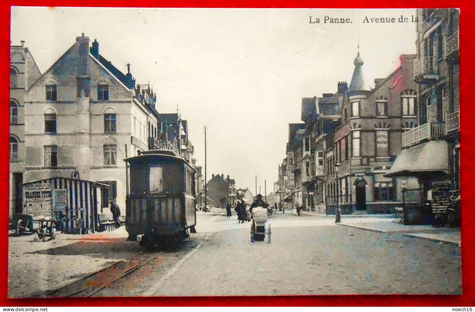 CPA La Panne - De Panne. Avenue De La Mer Avec Tram / Légèrement Colorisée - De Panne