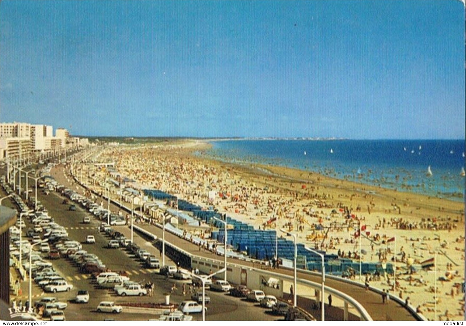 CPM..85..ST JEAN DE MONTS..SAINT JEAN DE MONTS..LA PLAGE ET LE REMBLAI - Saint Jean De Monts