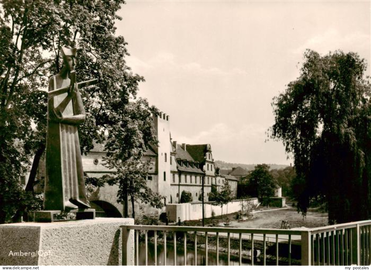 73895868 Amberg Oberpfalz Statue Am Stauwehr Amberg Oberpfalz - Amberg