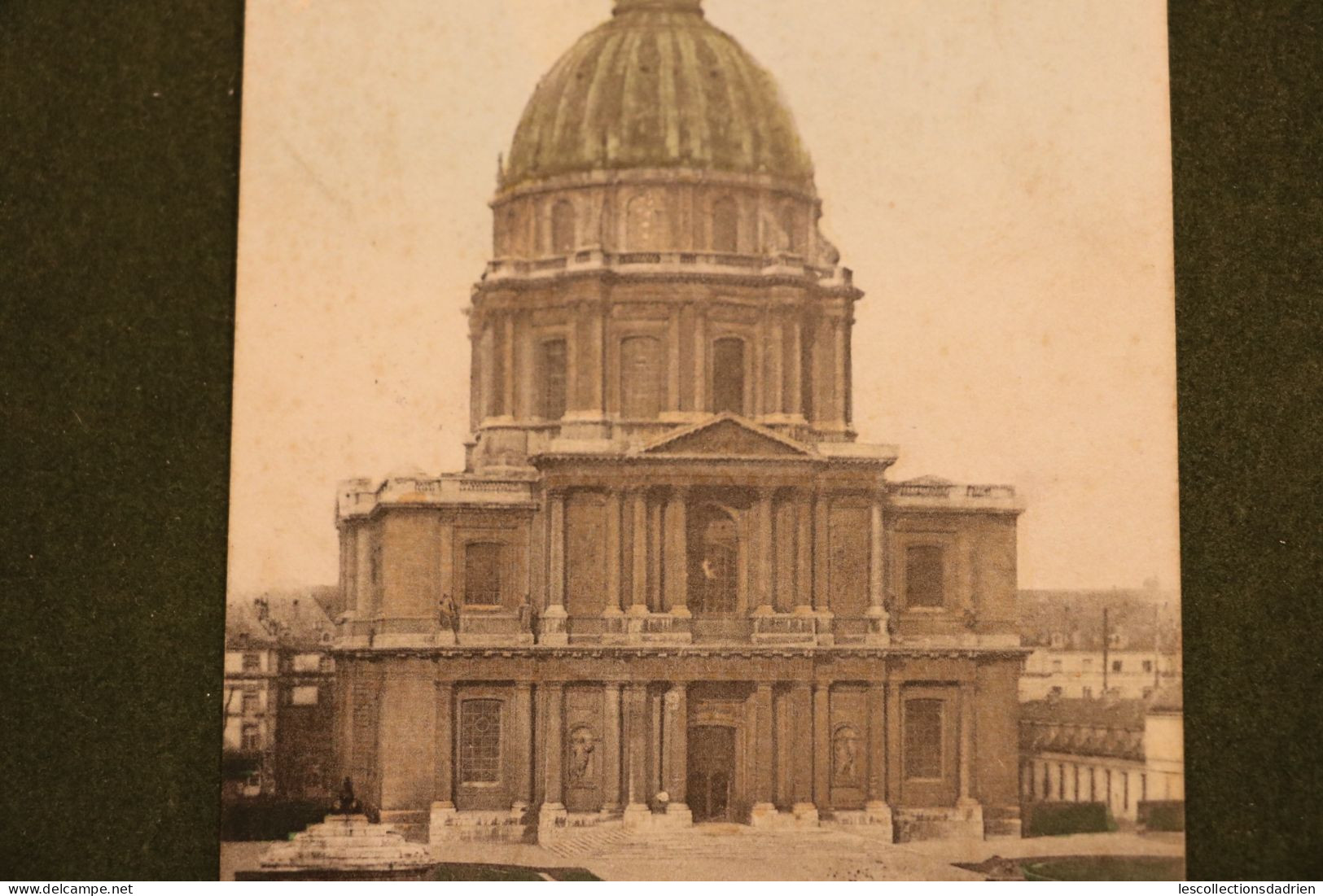 Carte postale Paris les Invalides - noté franchise militaire - daté 1917