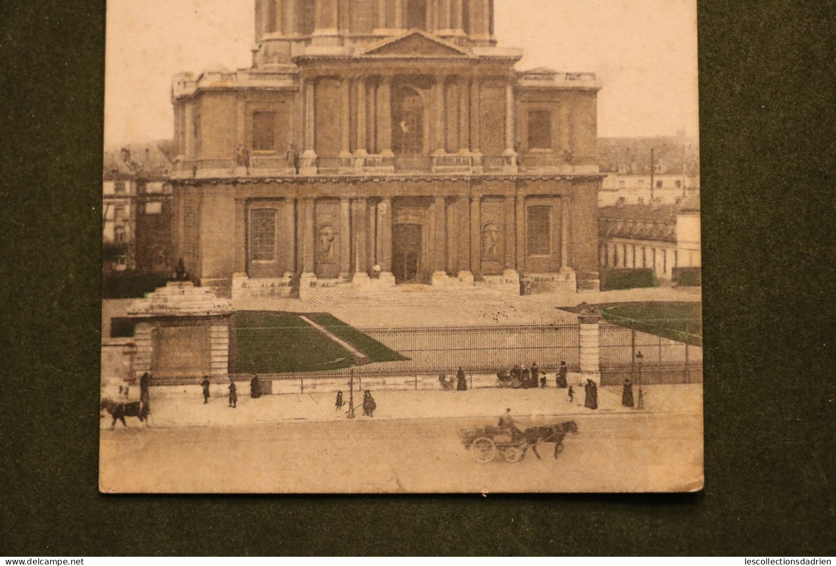 Carte postale Paris les Invalides - noté franchise militaire - daté 1917