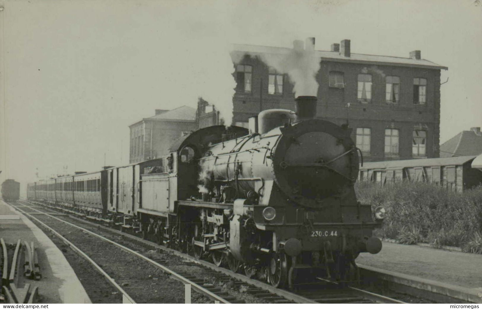 DOUAI - 230-C-44 - Cliché J. Renaud Octobre 1953 - Trenes