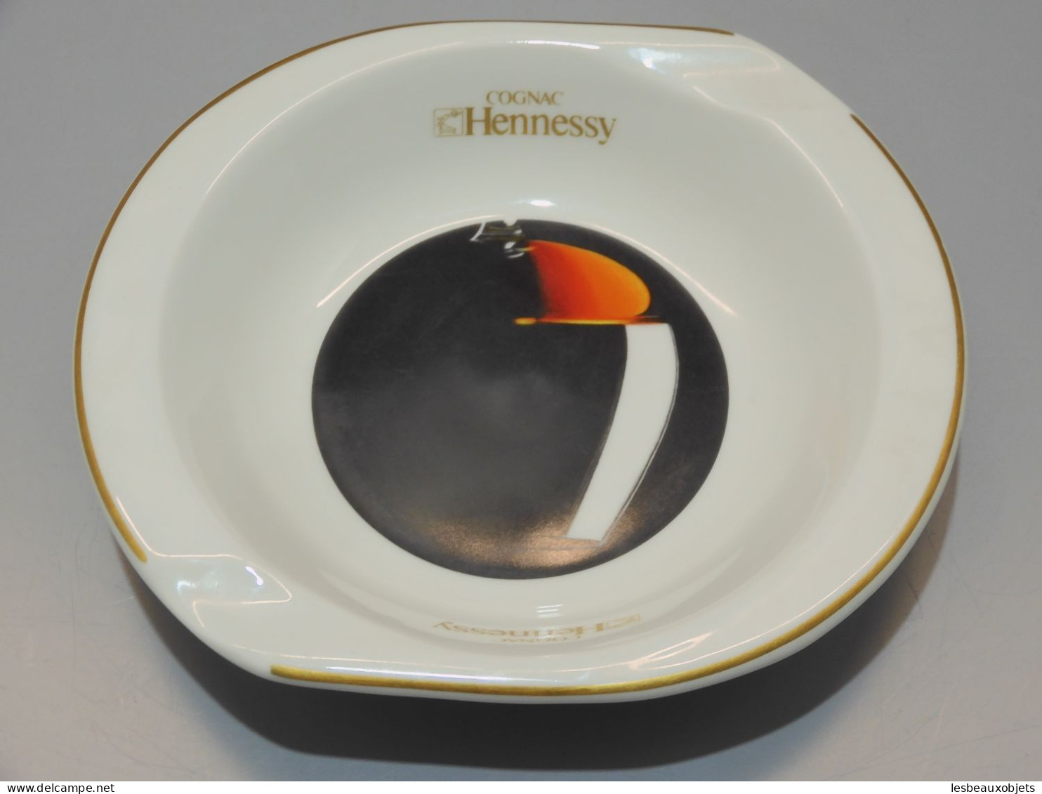 -CENDRIER ANCIEN PUBLICITE COGNAC HENNESSY PORCELAINE BERNARDAUD LIMOGES    E