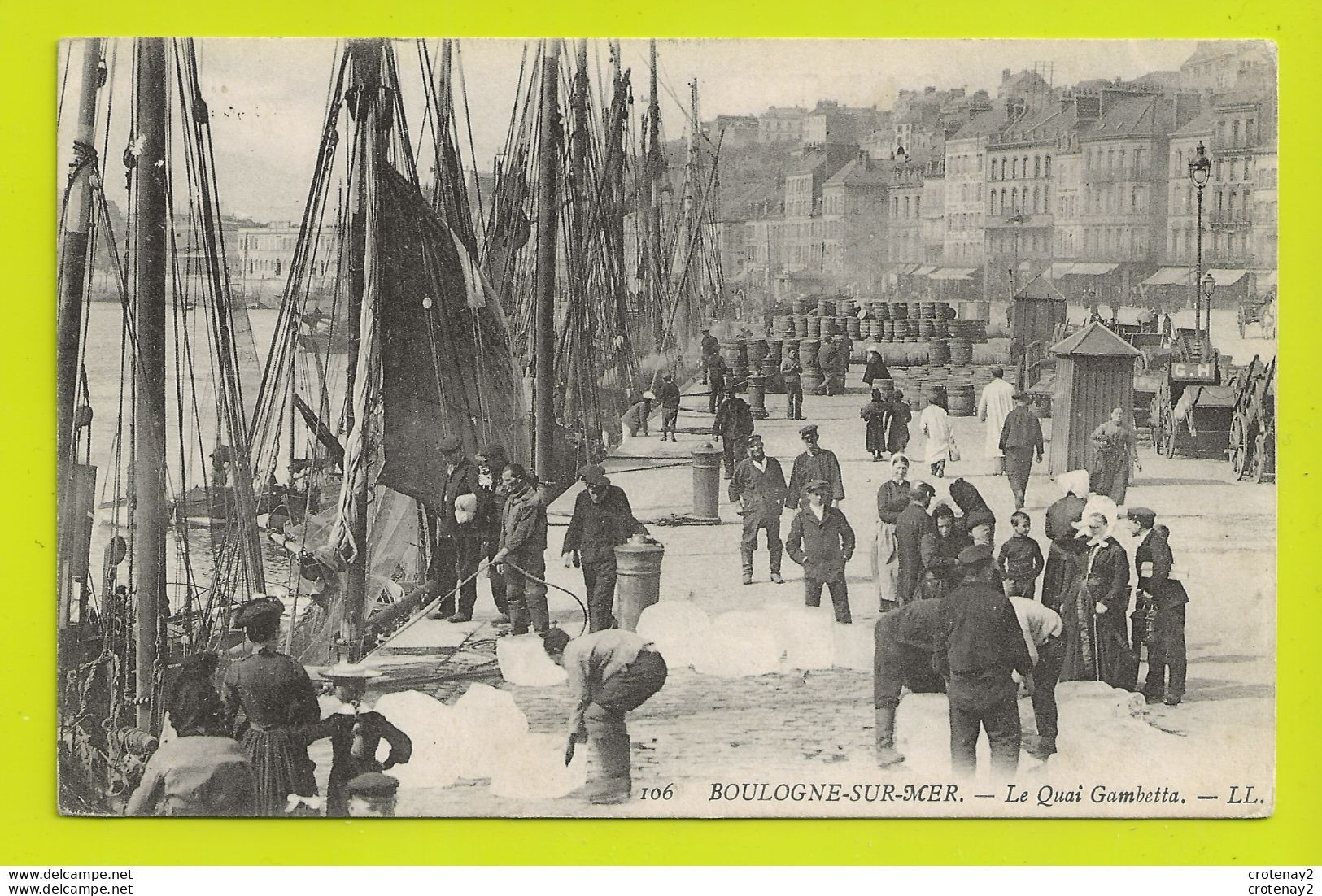 62 BOULOGNE SUR MER En 1906 N°106 Quai Gambetta Embarquement De Glace Pour Poissons Dames Coiffes VOIR DOS - Boulogne Sur Mer