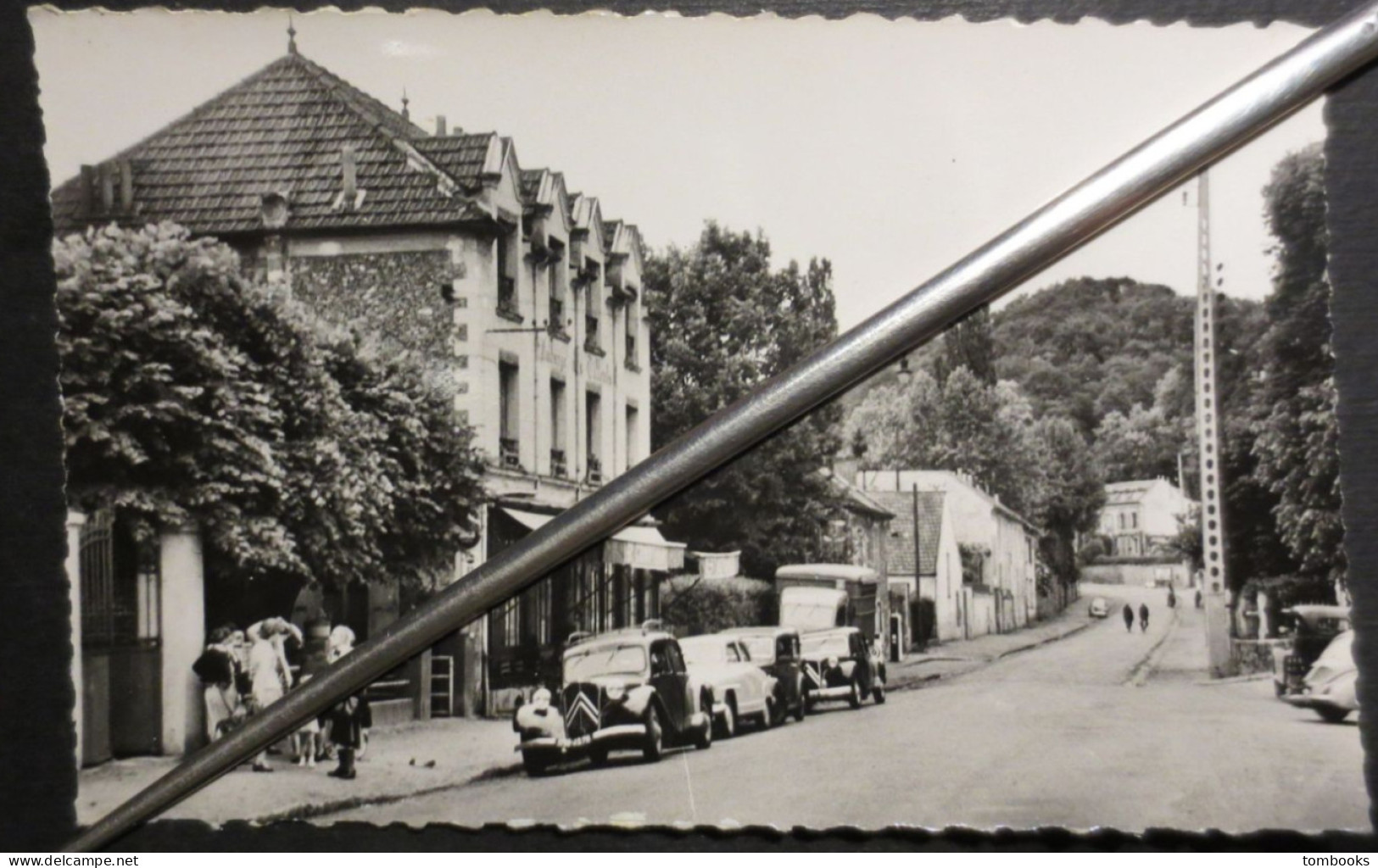 78 - Jouy En Josas - CPSM - Rue De La Libération - Collection Perret - Cliché SPS - TBE - - Jouy En Josas