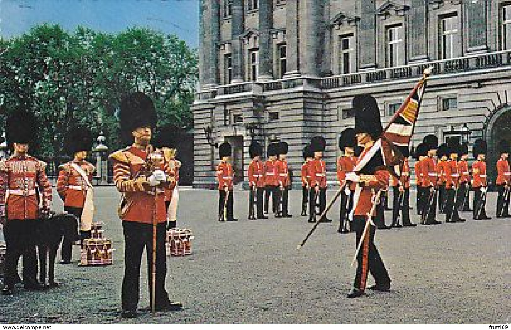 AK 214700 ENGLAND - London - Buckingham Palace - Changing The Guard Cermeony - Buckingham Palace