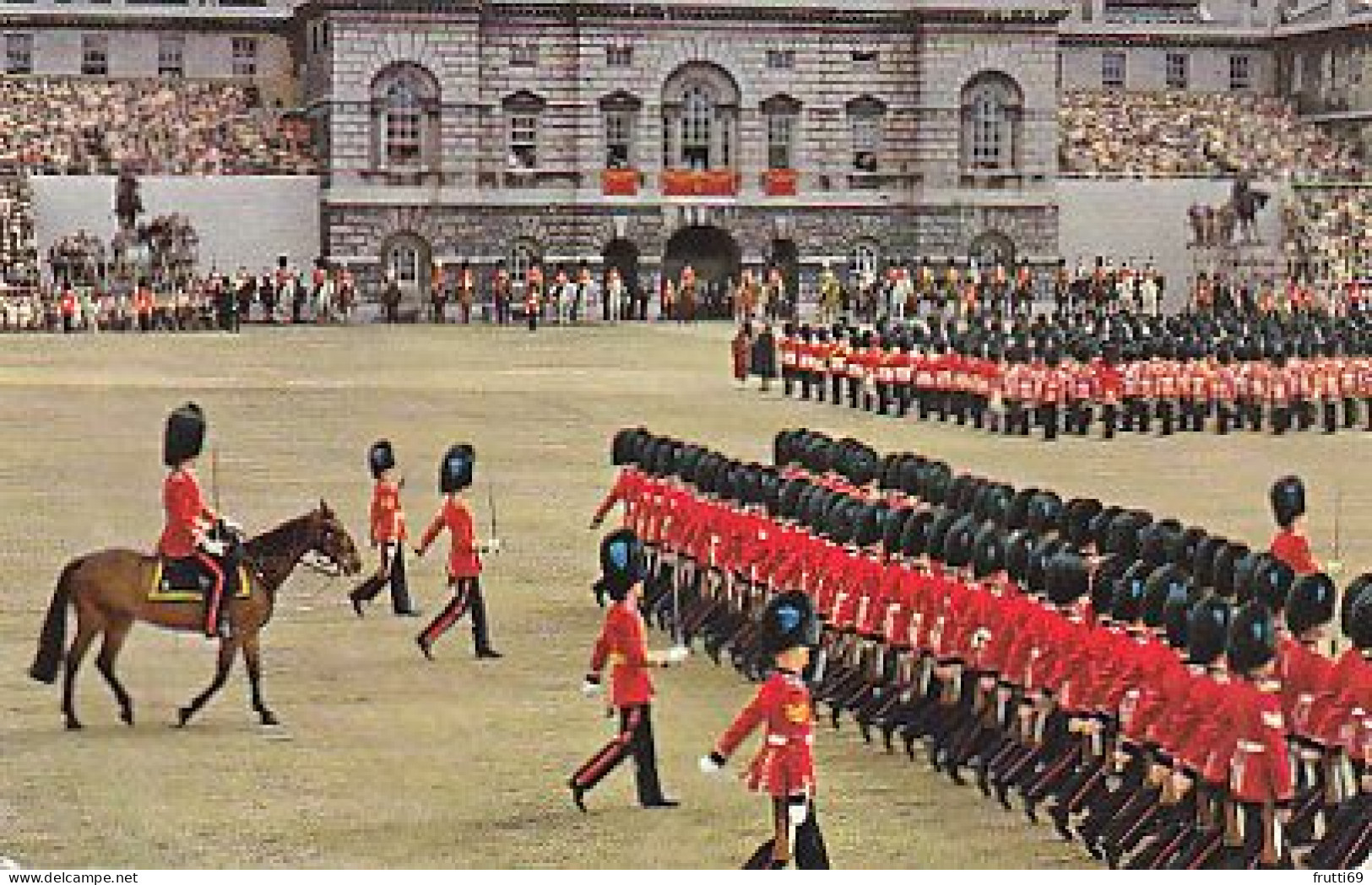 AK 214701 ENGLAND - London - Trooping The Colour - Autres & Non Classés