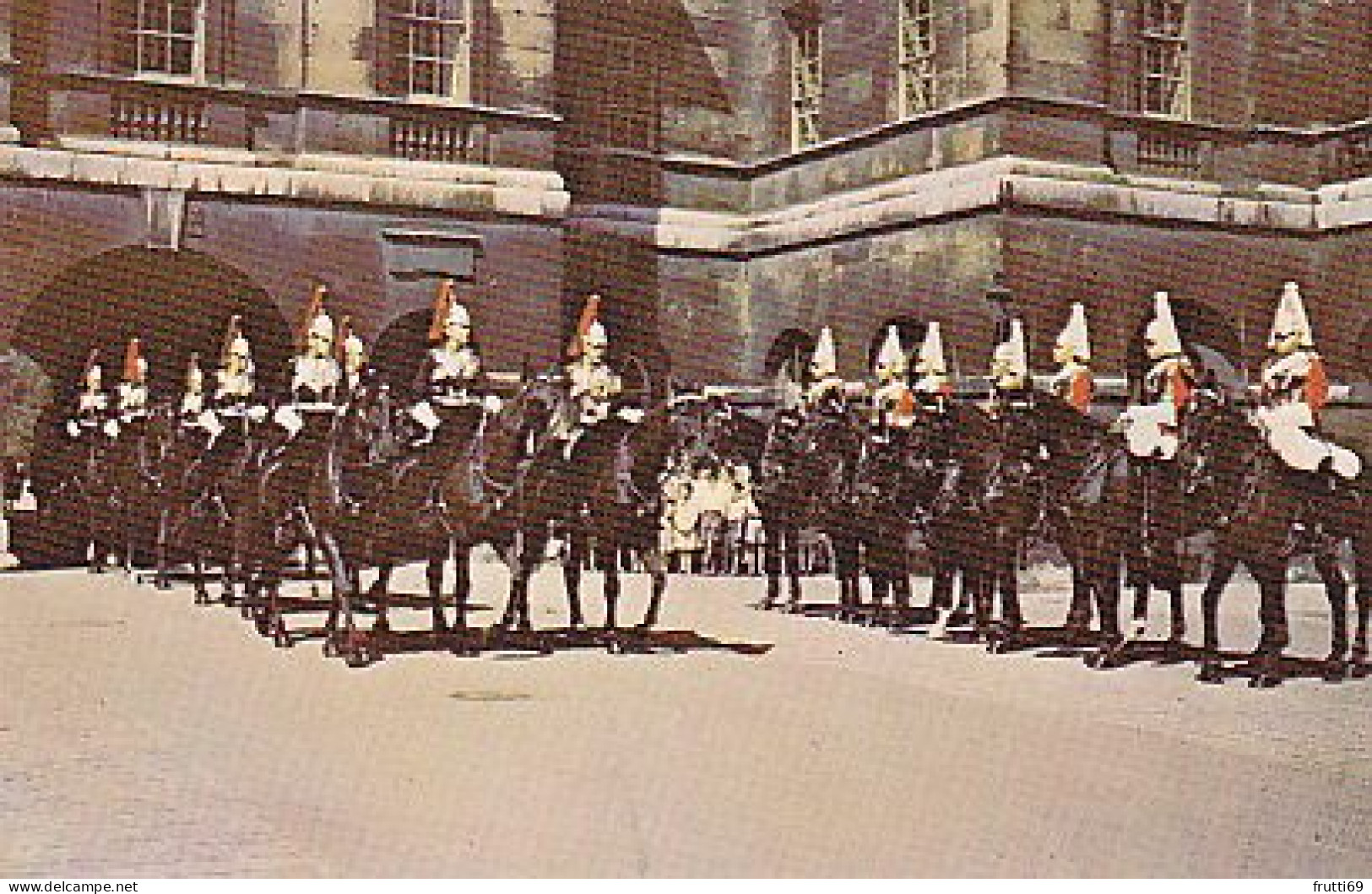 AK 214703 ENGLAND - London - Horseguards Parade - Changing Of The Guard - Autres & Non Classés