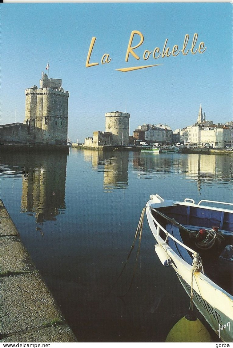 *CPM - 17 - LA ROCHELLE - Vue Sur Les Deux Tours - La Rochelle