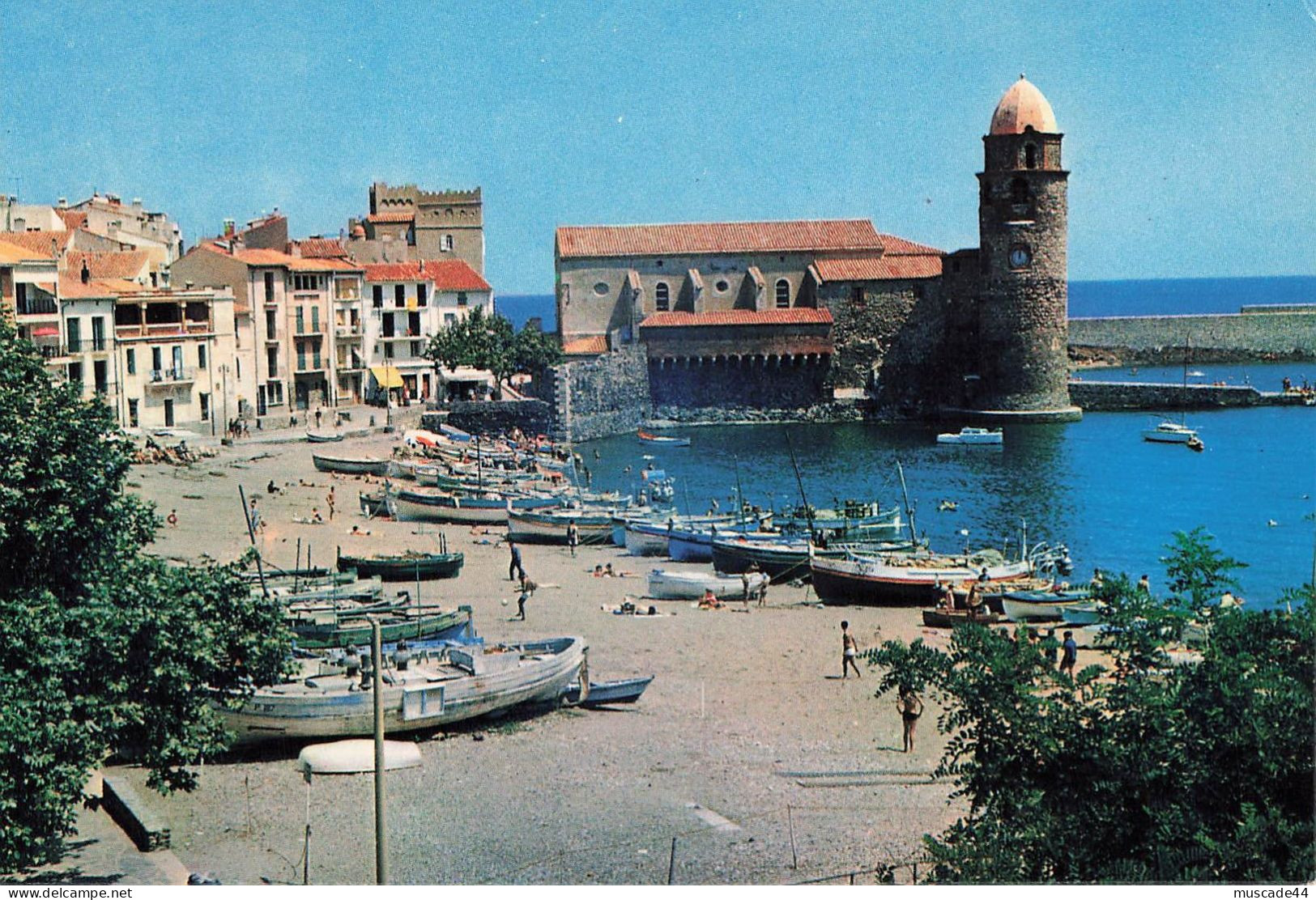 COLLIOURE - LE CLOCHER ET LA PLAGE DES PECHEURS - Collioure