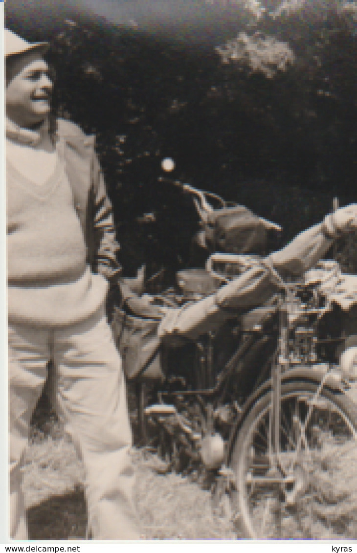 Photo 9x14. CYCLISME. Homme Devant Son VELOMOTEUR ? (immatriculé12-75) - Cycling