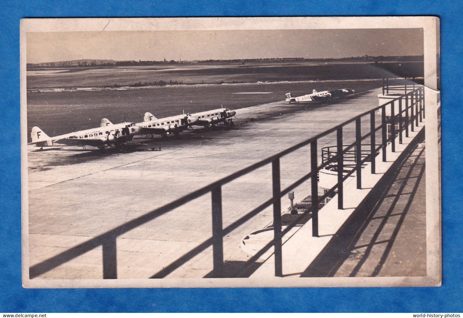 CPA Photo - LE BOURGET - Aéroport Aérodrome - Avion AIR FRANCE & Avion Du 3e REICH  Vers 1937 1940 Occupation ? Aviation - Aerodromes