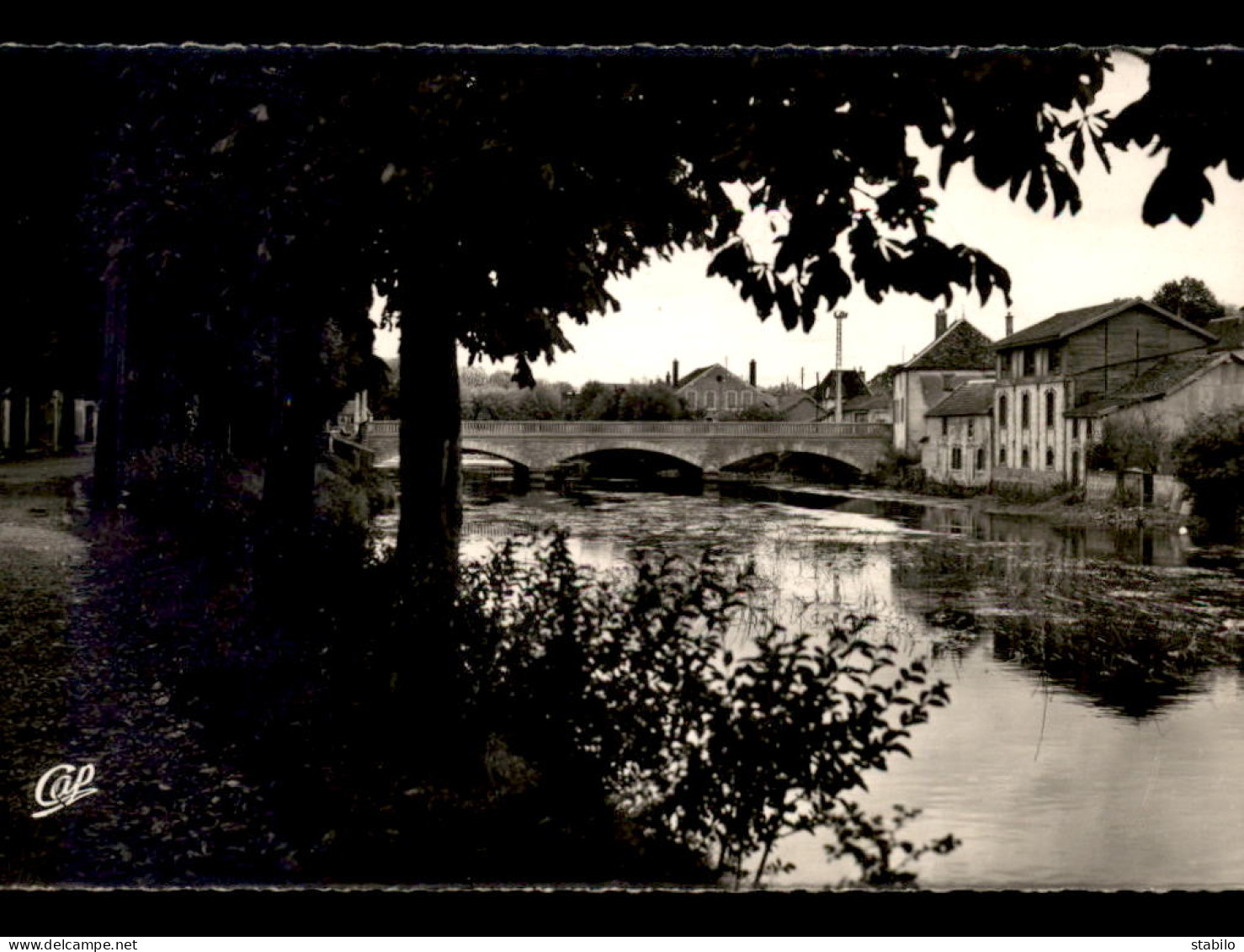 10 - BAR-SUR-AUBE - LE PONT SUR L'AUBE - Bar-sur-Aube