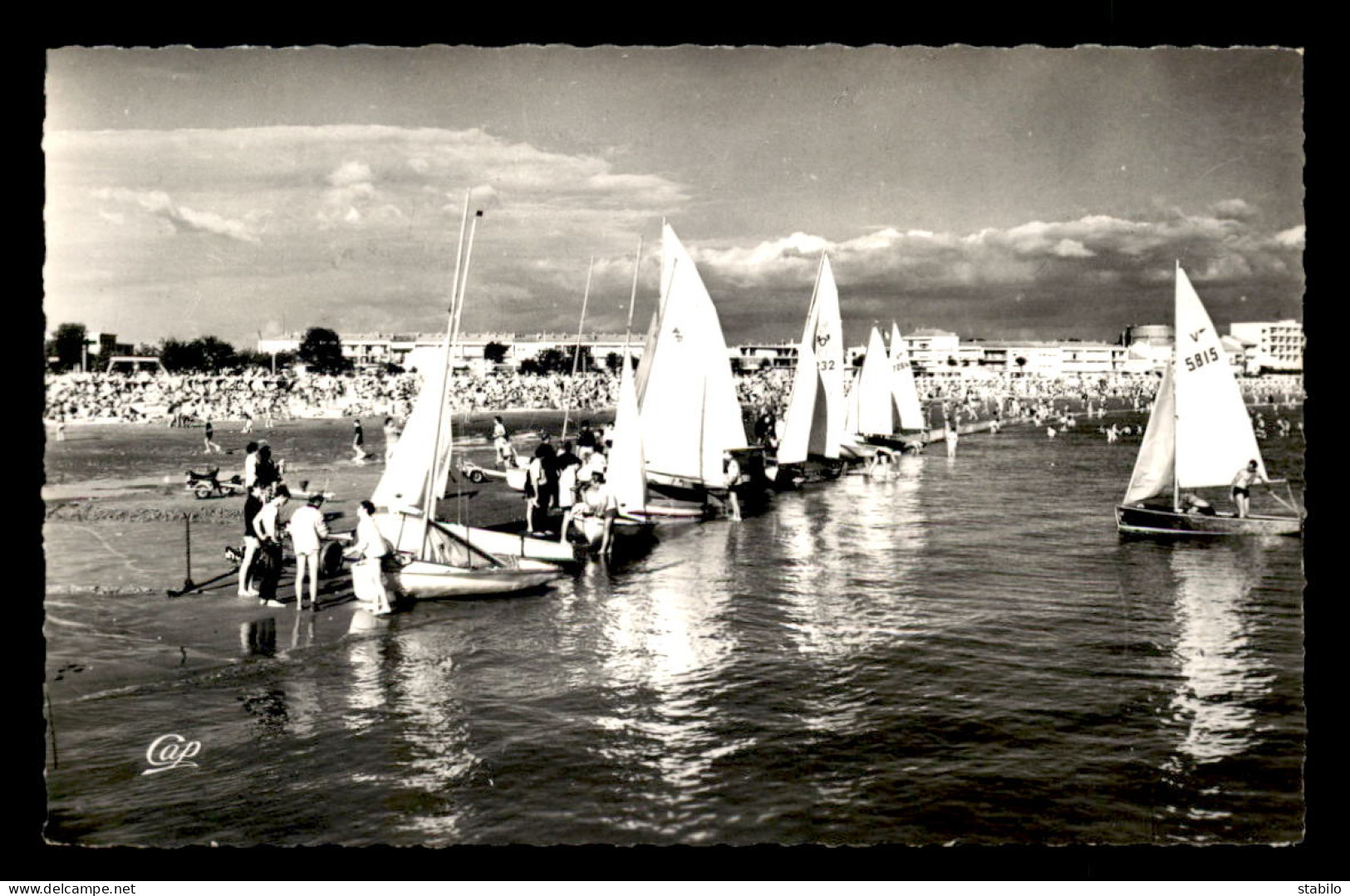 17 - ROYAN - LES REGATES - Royan