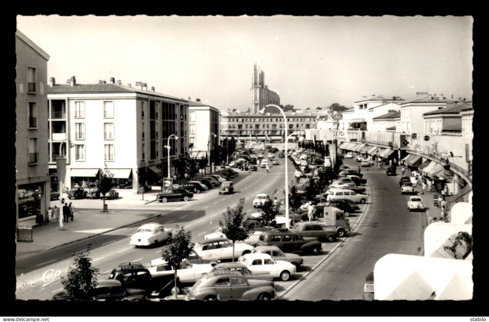 17 - ROYAN - LA RUE DE LA REPUBLIQUE - Royan