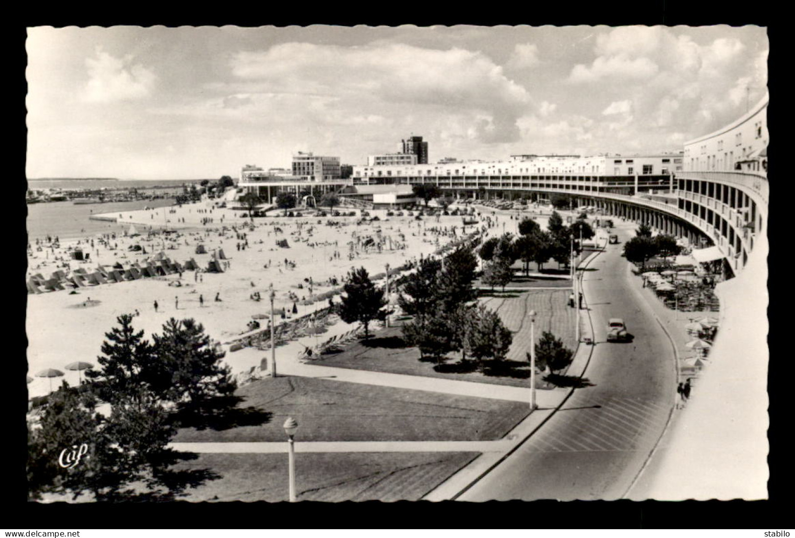 17 - ROYAN - LA PLAGE VERS LE CASINO - Royan