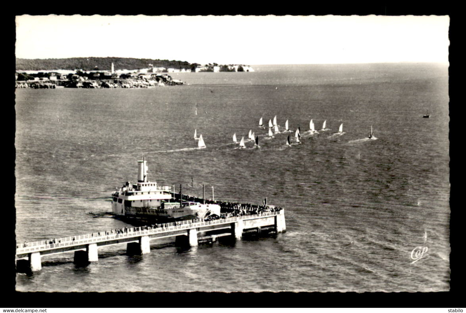 17 - ROYAN - LA JETEE ET LA POINTE DE VALLIERES - Royan