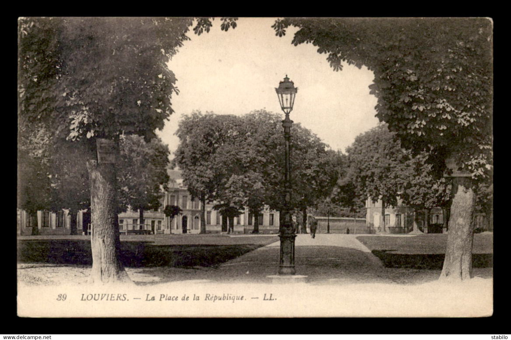 27 - LOUVIERS - PLACE DE LA REPUBLQIUE - Louviers