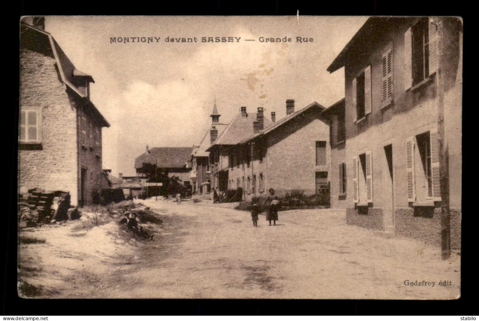 55 - MONTIGNY-DEVANT-SASSEY - GRANDE RUE - EDITEUR GODEFROY - VOIR ETAT - Otros & Sin Clasificación