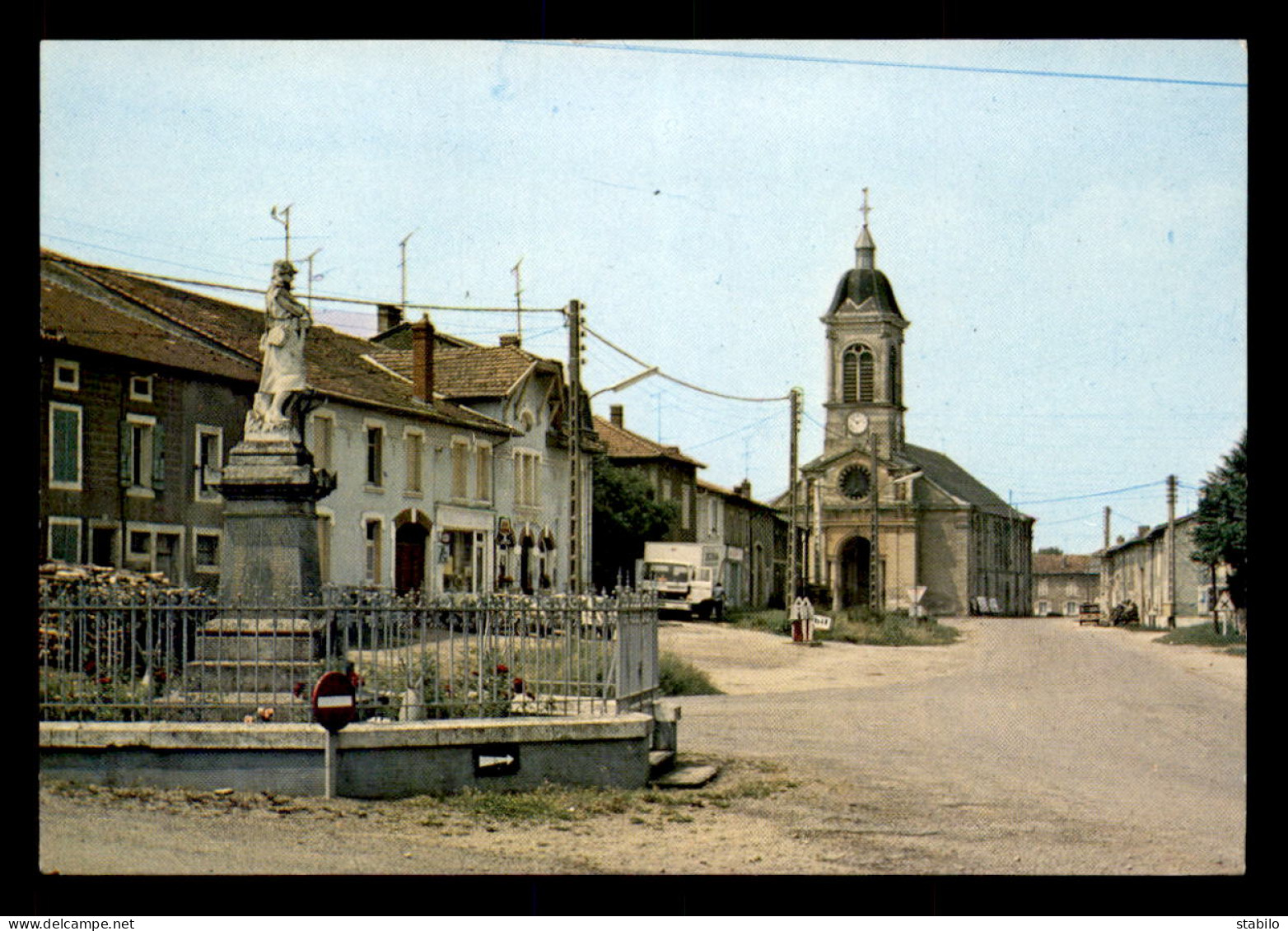 55 - MANGIENNES - RUE DU CENTRE - EGLISE ST-REMY  - Sonstige & Ohne Zuordnung