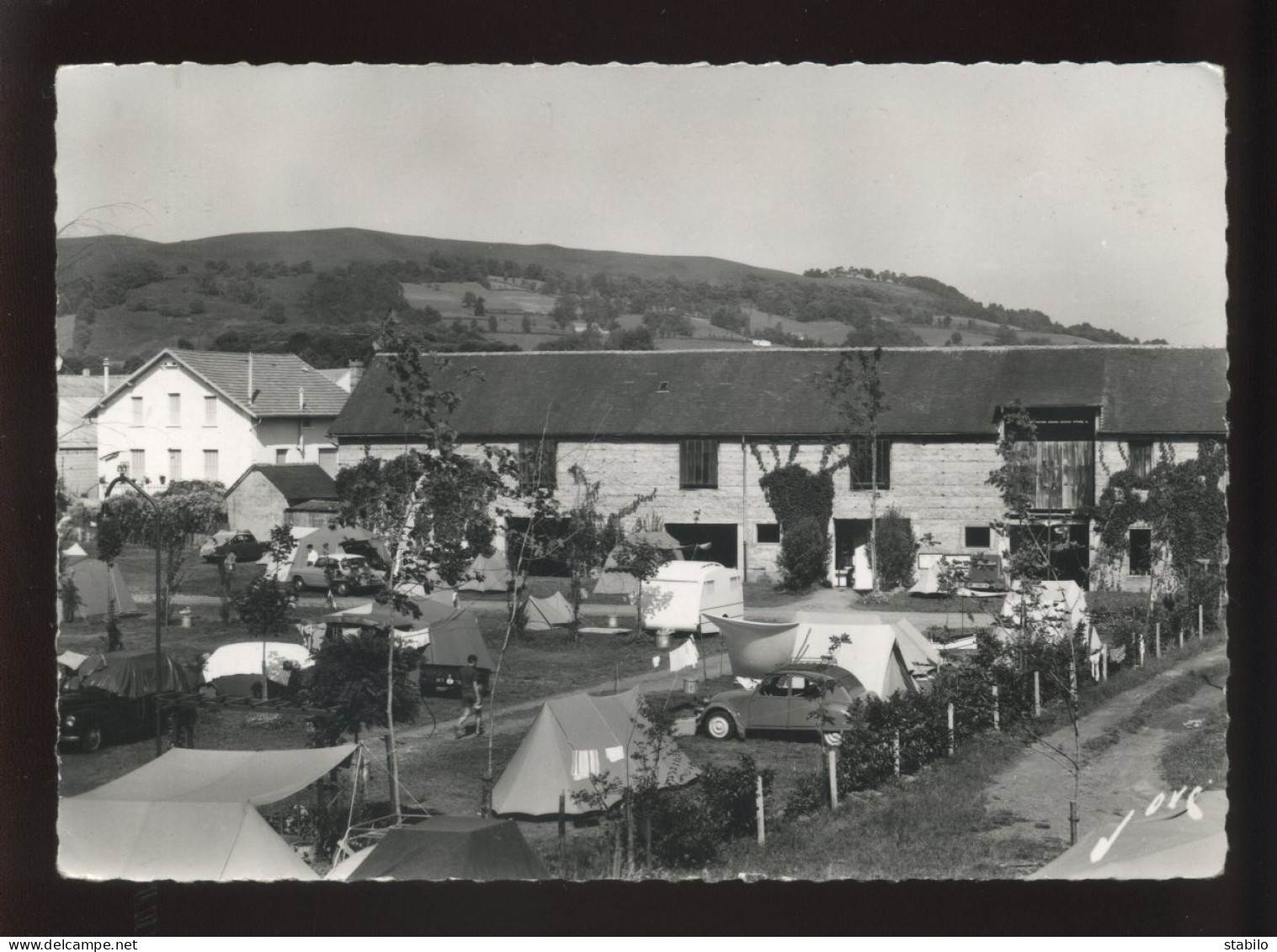 AUTOMOBILES - CAMPING LA SCIERIE A LOURDES - 2 CV, CARAVANES - Voitures De Tourisme