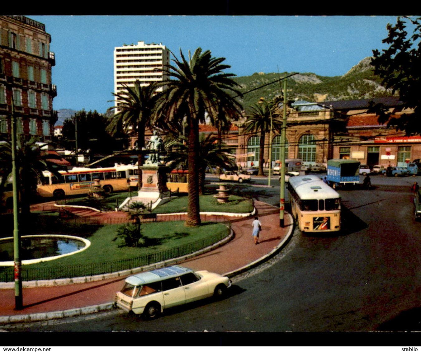 AUTOMOBILES - DS BREAK - TROLLEYBUS - TOULON - Voitures De Tourisme