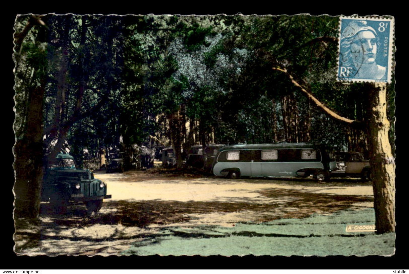 AUTOMOBILES - CAMIONS CARAVANE - CIRQUE - FORAIN - JULLOUVILLE (MANCHE) - Vrachtwagens En LGV