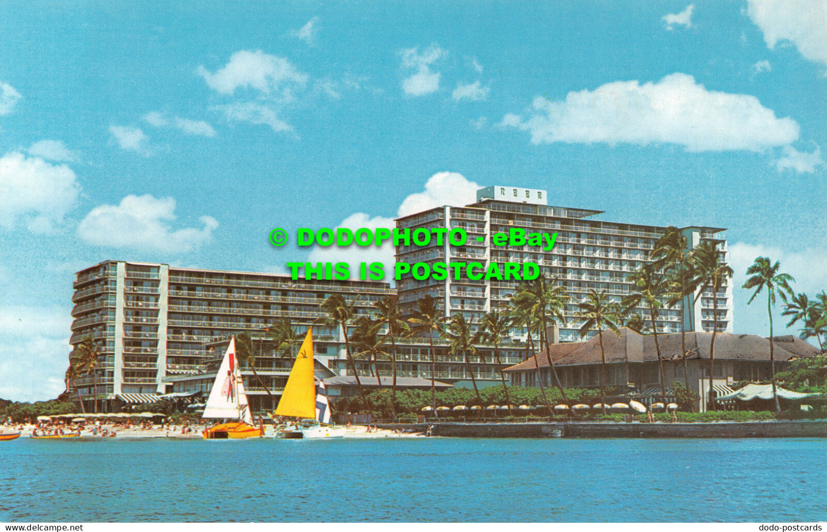 R494519 The 800 Room Reef Hotel. Beach Waikiki. Diamond Head And Ocean Rooms. Re - Mundo