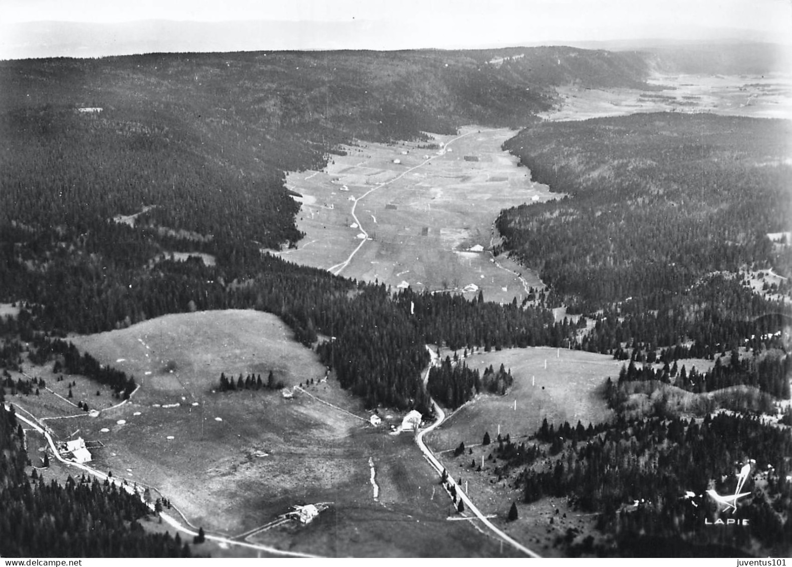 CPSM En Avion Au Dessus De....La Chaux Neuve-La Chapelle Des Bois    L2870 - Other & Unclassified