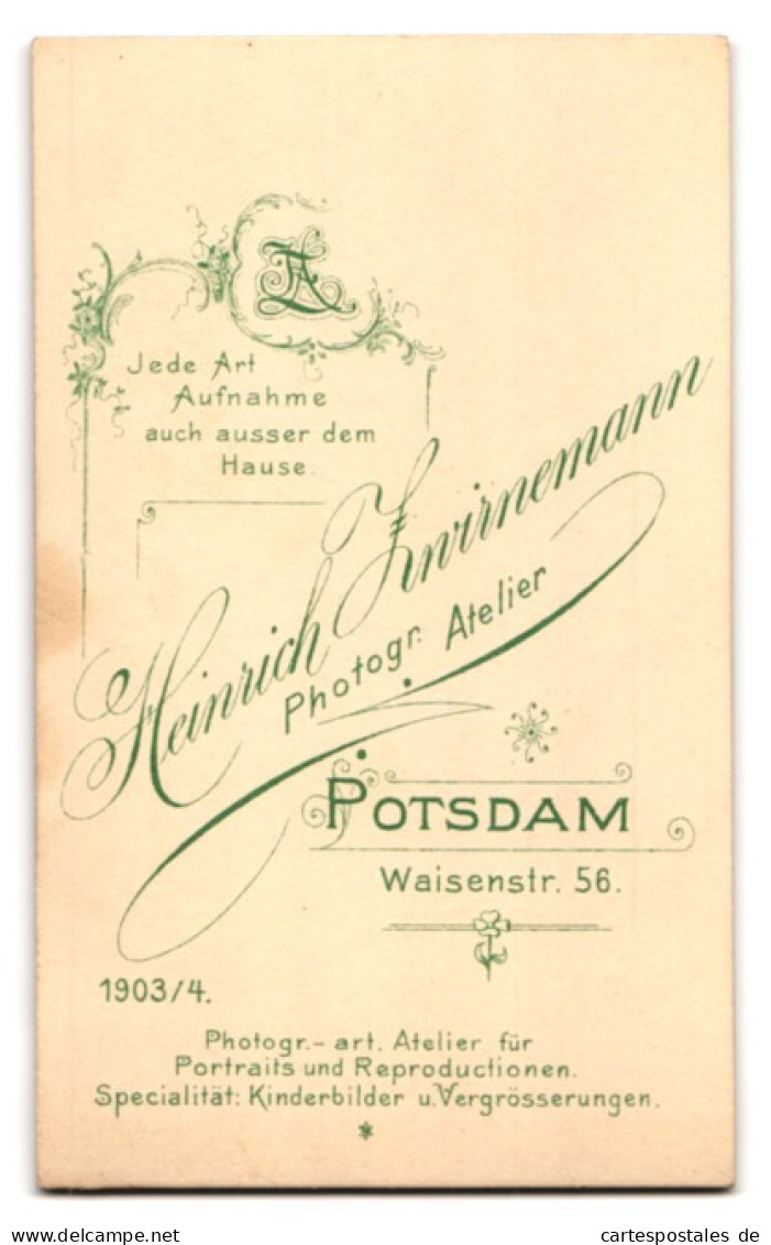 Fotografie Heinrich Zwirnemann, Potsdam, Waisenstrasse 56, Dame Mit Extravagantem Hut  - Persone Anonimi