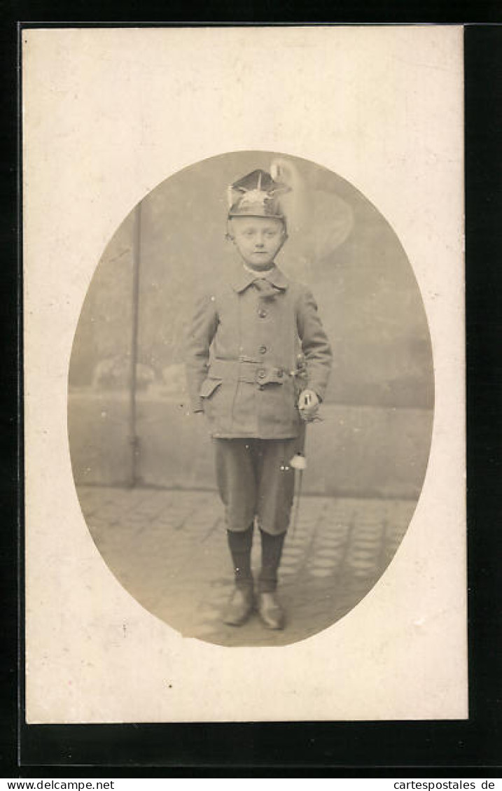 Foto-AK Junge In Stolzer Haltung Mit Uniform  - Guerra 1914-18