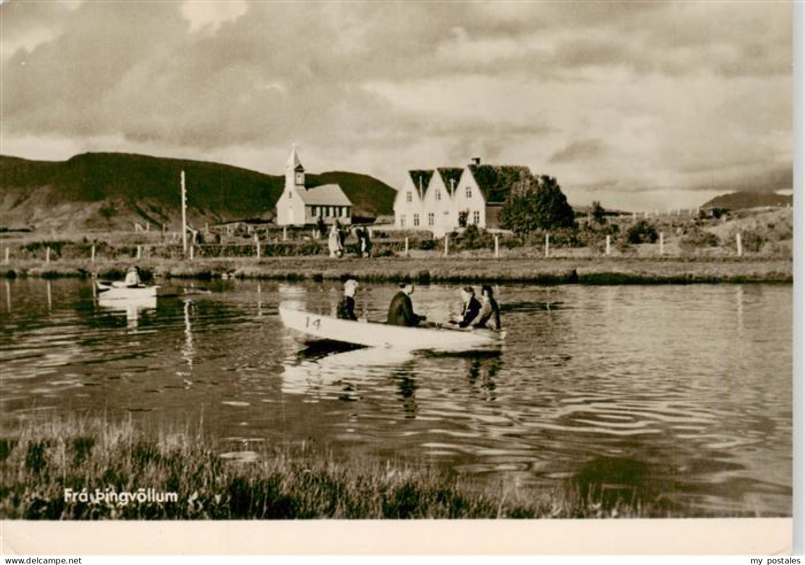 73940790 Bingvoellum_Iceland Panorama Gondelteich Kirche - Island