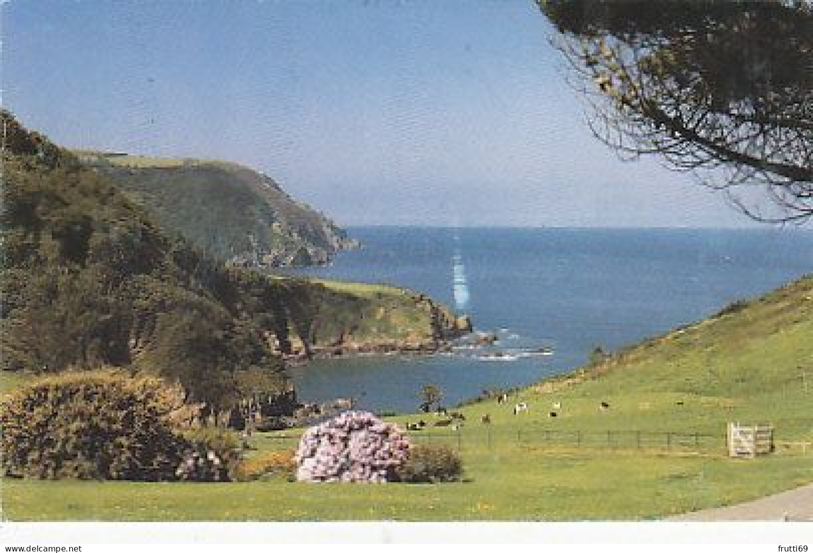 AK 214756 ENGLAND - Lynton - Lee Bay & Lee Abbey - Lynmouth & Lynton