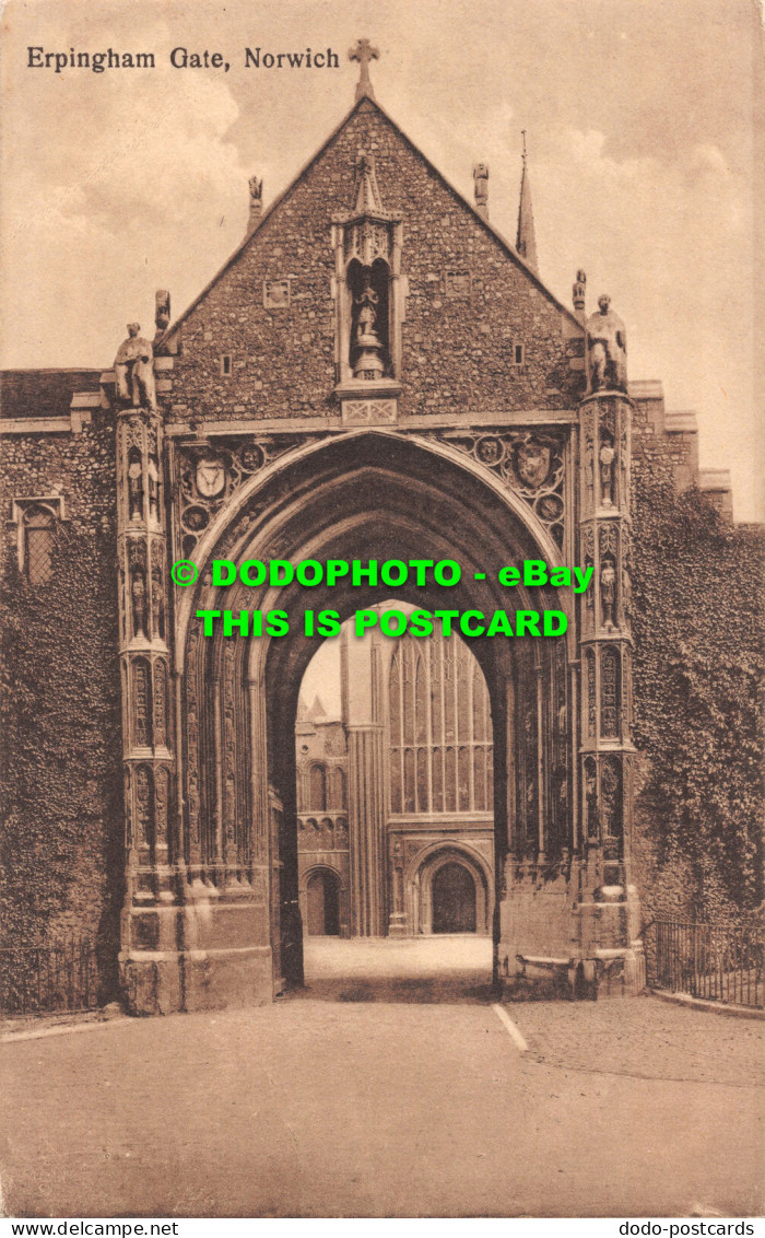 R495582 Norwich. Erpingham Gate. Postcard - World