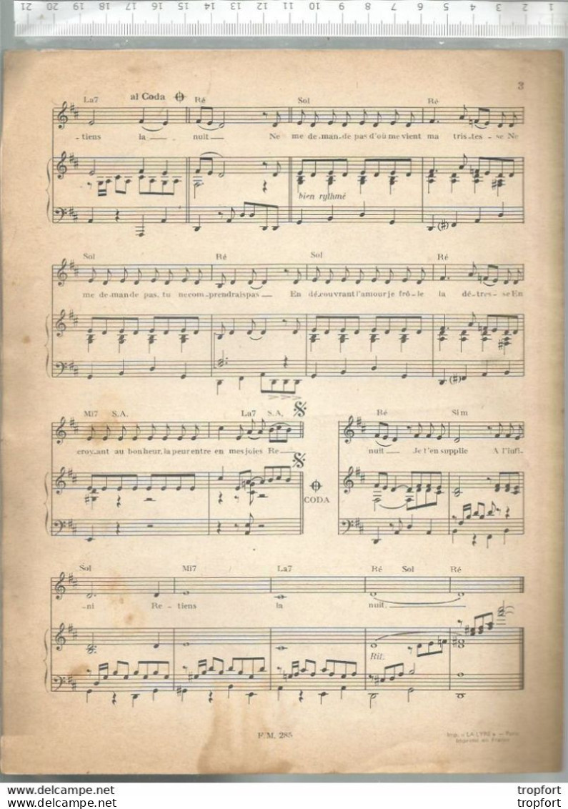 Po // Vintage // Partition Musicale Ancienne 1962 JOHNNY HALLYDAY Retiens La Nuit Catherine DENEUVE Paroles AZNAVOUR - Partituras