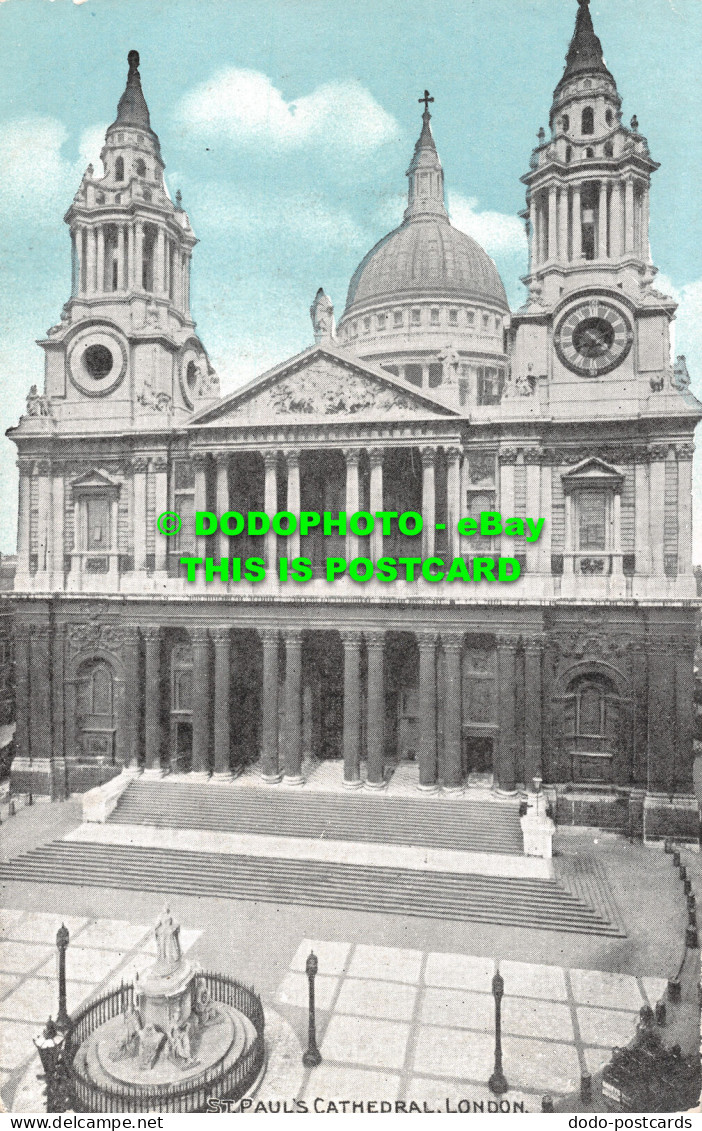 R495736 London. St. Paul Cathedral. Postcard - Autres & Non Classés