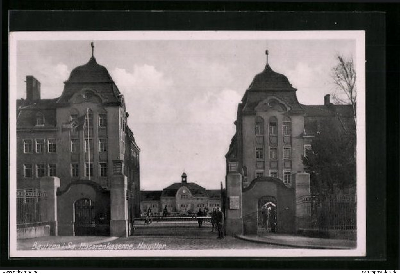 AK Bautzen I. Sa., Husarenkaserne Am Haupttor  - Bautzen