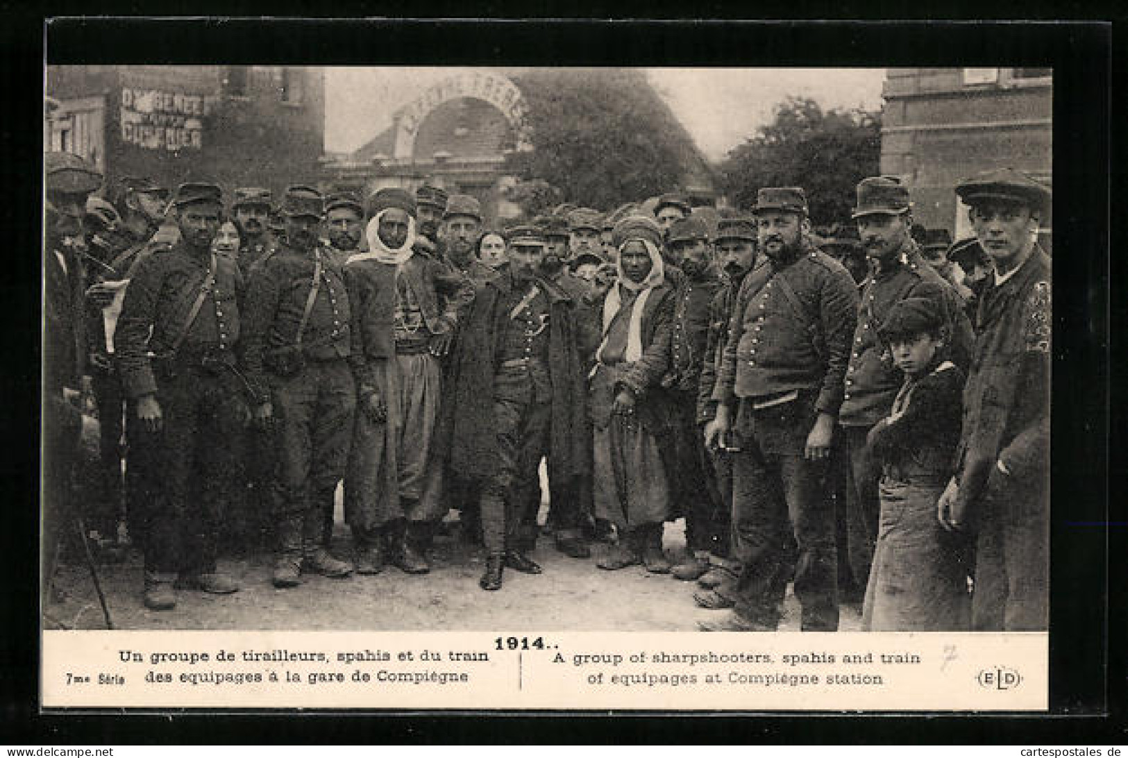 CPA Compiègne, A Group Of Sharpshooters, Spahis And Train Of Equipages At The Station, 1914  - Sonstige & Ohne Zuordnung