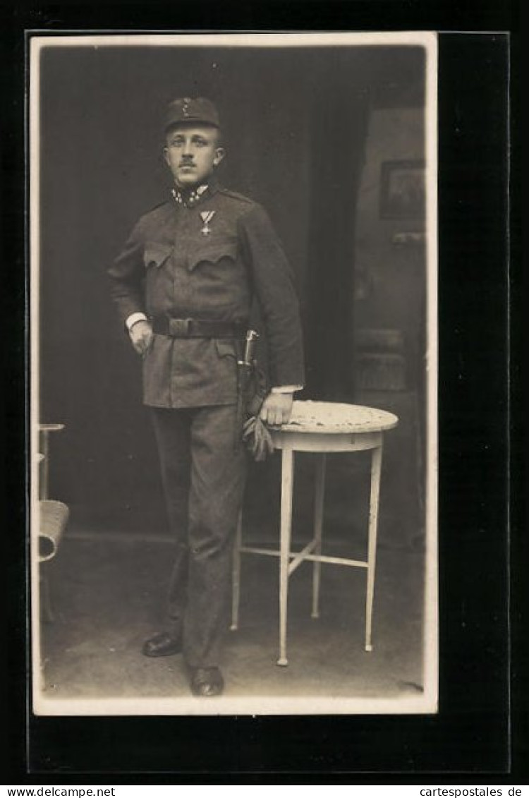 AK Österreichischer Soldat In Uniform Mit Orden  - Weltkrieg 1914-18