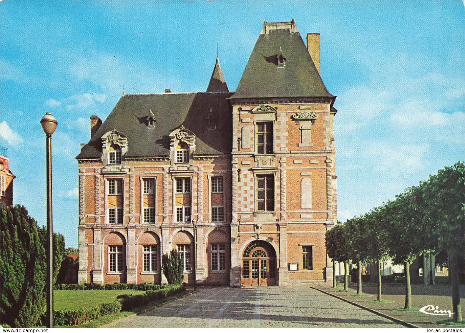 60  CREVECOEUR LE GRAND LA MAIRIE - Crevecoeur Le Grand