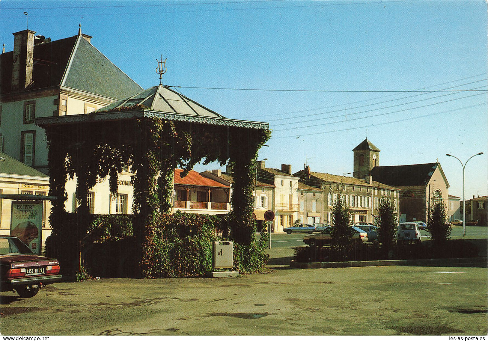 79  LEZAY LE KIOSQUE ET LA PLACE - Autres & Non Classés