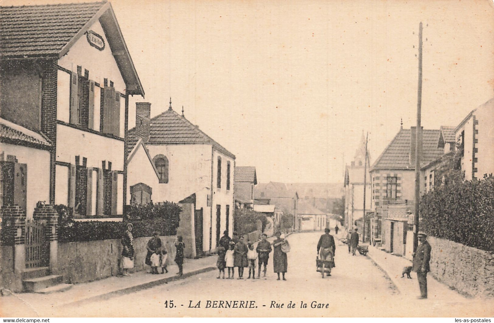 44 LA BERNERIE LA RUE DE LA GARE - La Bernerie-en-Retz