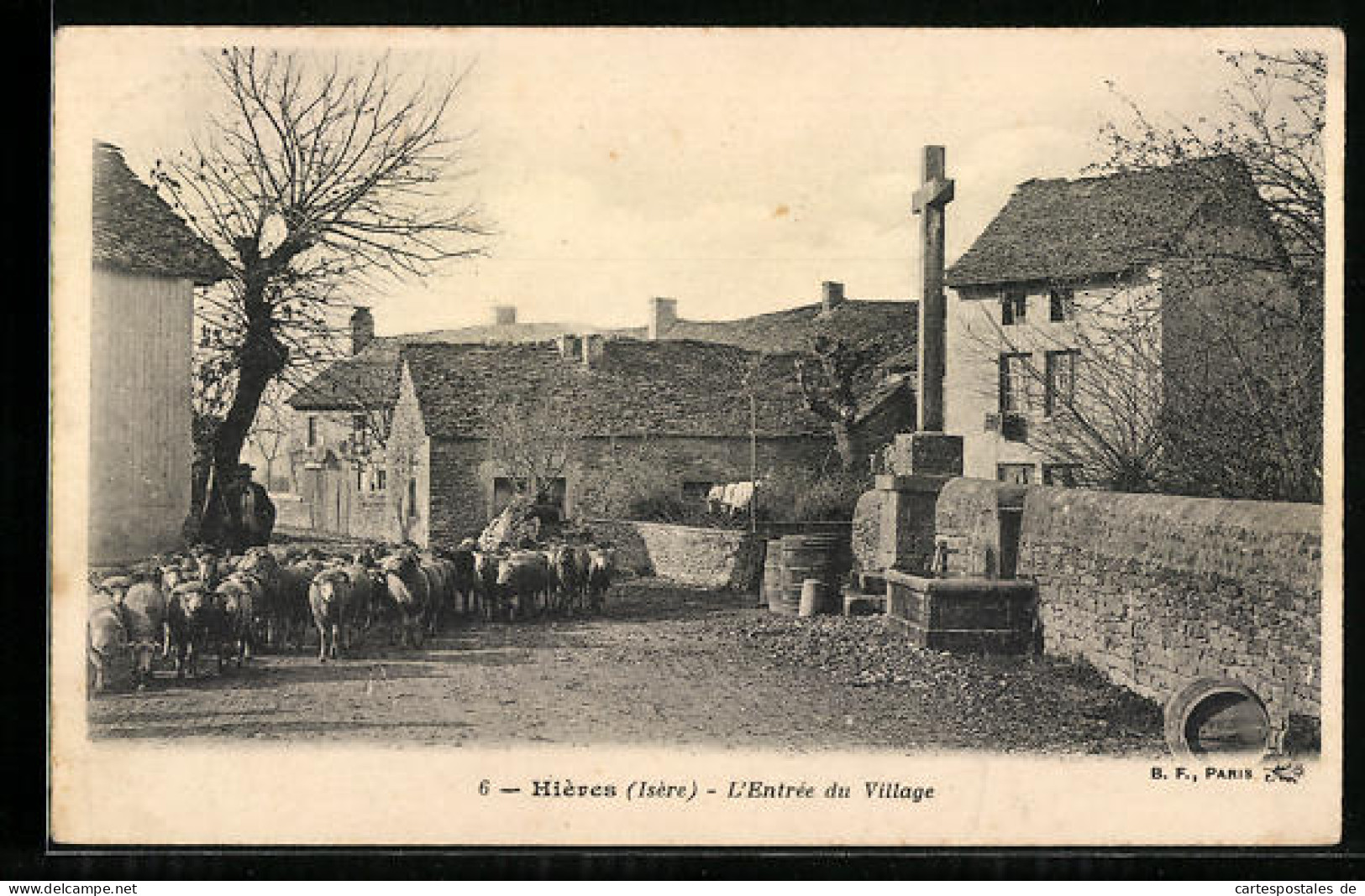 CPA Hières, L`Entrée Du Village  - Other & Unclassified