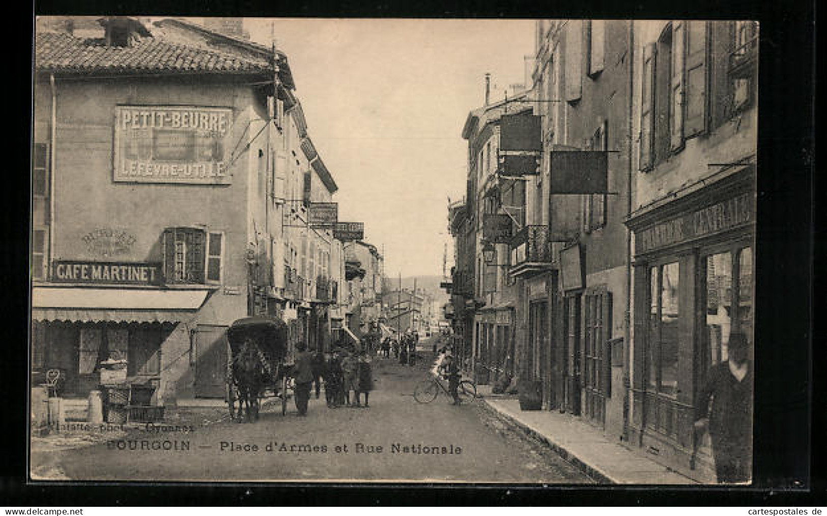 CPA Bourgoin, Place D`Armes Et Rue Nationale  - Bourgoin