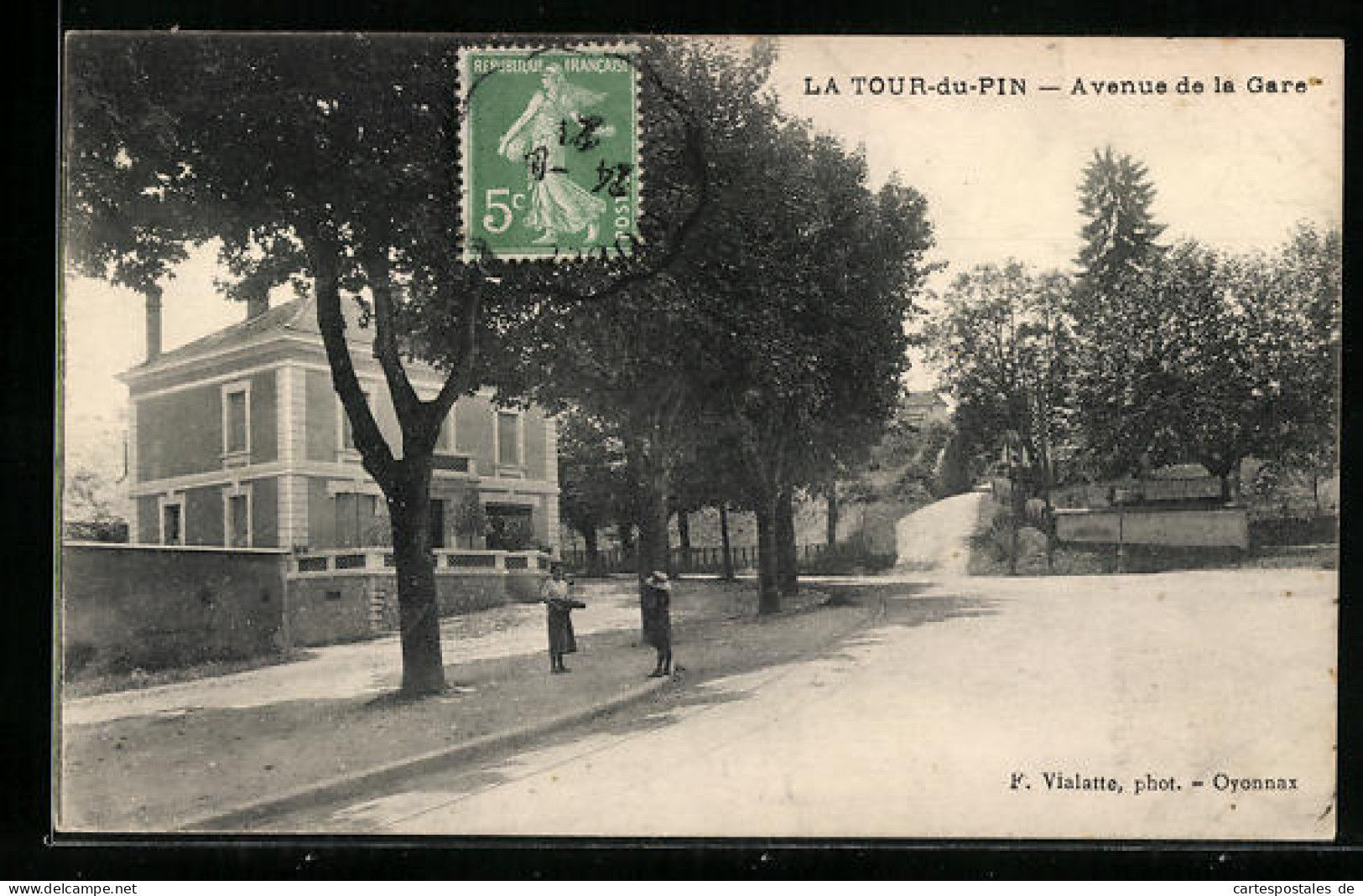 CPA La Tour-du-Pin, Avenue De La Gare  - La Tour-du-Pin