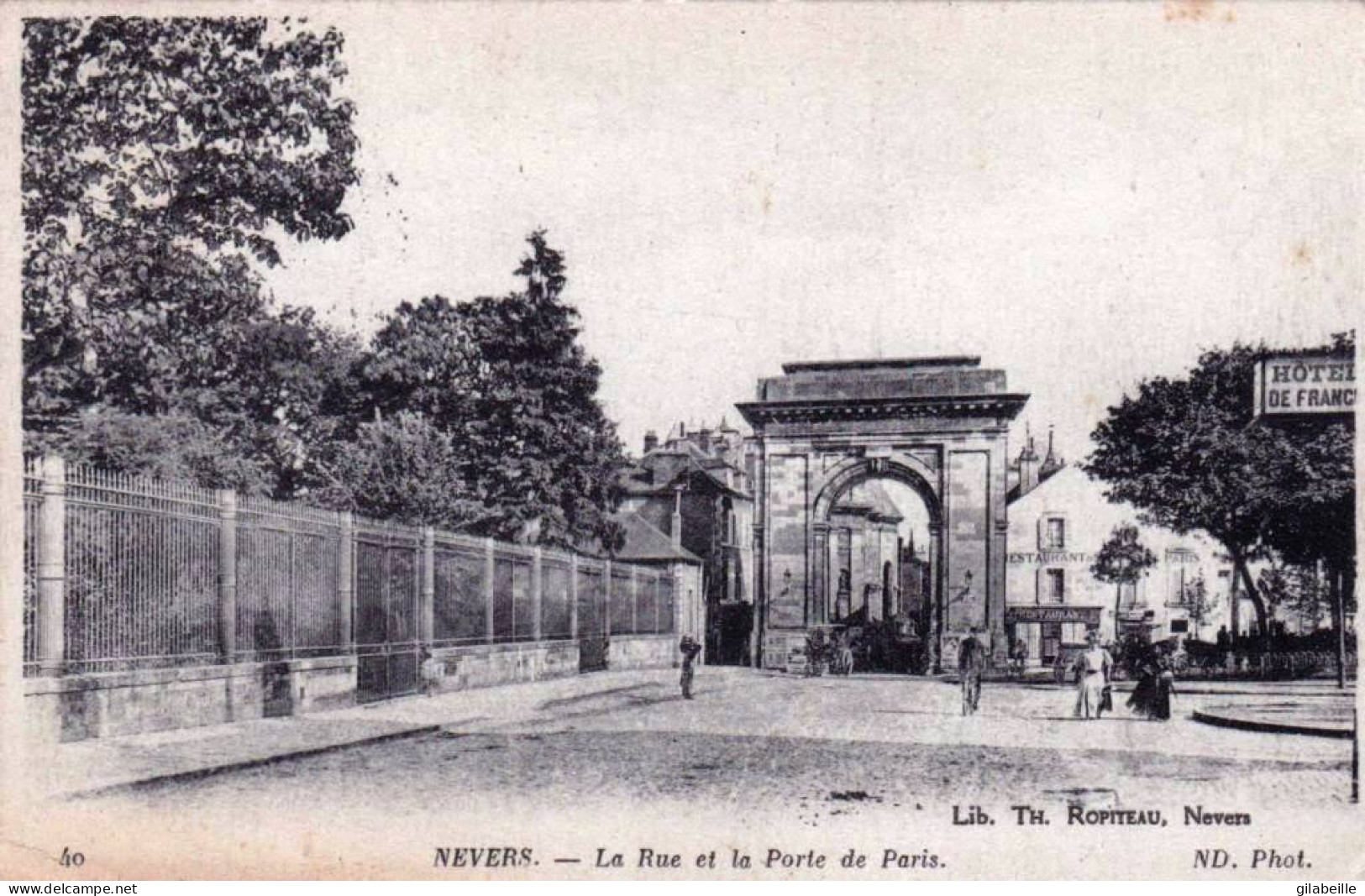 58 - Nievre -    NEVERS -  La Rue Et La Porte De Paris - Nevers